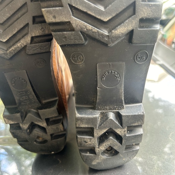 Burberry rain boots - Picture 7 of 9